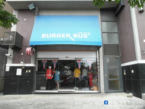 Burger Bus 漢堡巴士：〖台中│美食〗Burger Bus 漢堡巴士 ❤ 東區早午餐、英式漢堡推薦!近旱溪夜市，以英國巴士為題材，讓店裡頭充滿濃濃英倫風情~激推漢堡套餐，份量大又好吃!