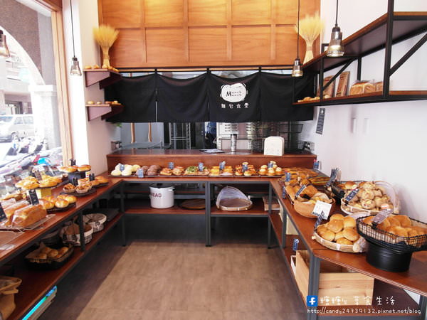 Munch Munch 麵包食堂：〖台中│美食〗Munch Munch 麵包食堂 ❤ 森製菓旗下麵包品牌，自家培養酵母菌種，麵包不僅好吃，造型也超可愛~